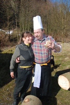 DSC_5909.JPG (246.74 KiB) 30993 mal betrachtet Vorsitzende Gudrun war offensichtlich zufrieden mit Chefkoch und Stellvertreter Rolf