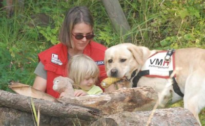 2009_08_22_Kind_gefunden_DSC_6951.jpg (36.7 KiB) 8549 mal betrachtet Dieser Labrador ist ein Bringsler. Er hat diesmal ein kleines Kind gefunden